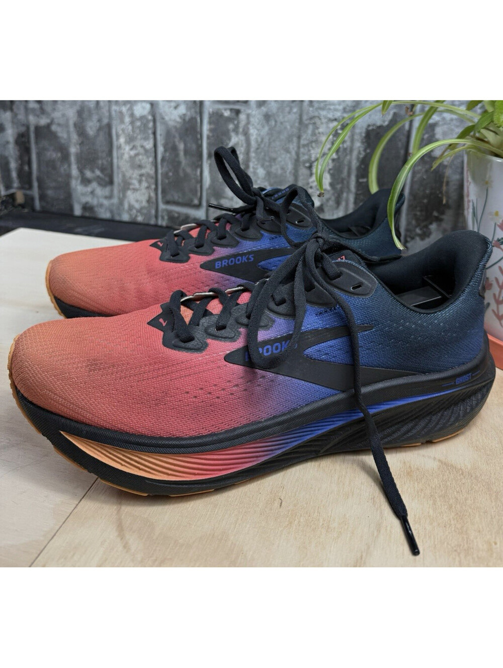 Brooks Ghost Men's Red/Blue/Black Low Top Lace-Up Sneaker US 9.5 B 1204311B434